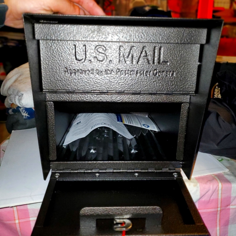 Heavy duty mail box